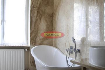 lazienkazwloskiegomarmurubreccia