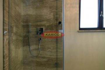 prysznicmarmurbreccia