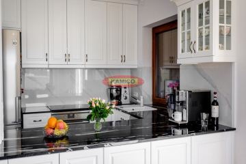 Blaty_czarno-bialy_kamien