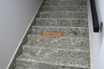 schodygranitowezpaskiemantyposlizgowym